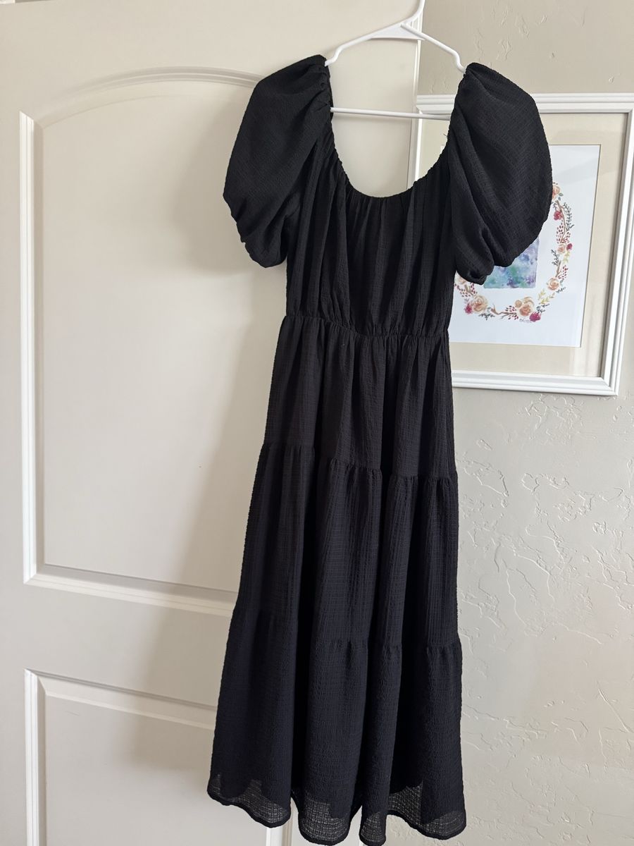 ASTR The Label Women's Black Textured Tiered Puff Sleeve Midi Dress, Size XS, Smocked, Lined