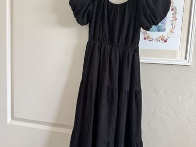 ASTR The Label Women's Black Textured Tiered Puff Sleeve Midi Dress, Size XS, Smocked, Lined
