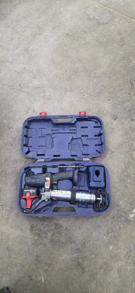 Cordless grease gun