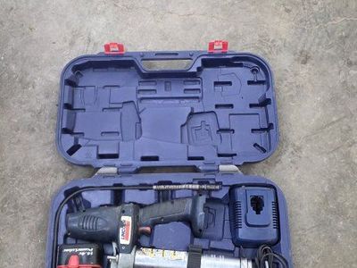 Cordless grease gun