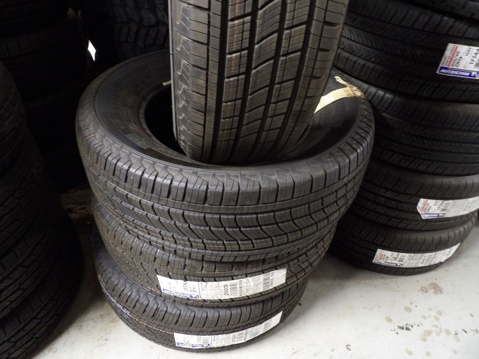 265/65R18 MICHELIN PRIMACY LTX NEW TIRES THREE ARE THE SAME AND ONE HAS A DIFFERENT THREAD PATTERN