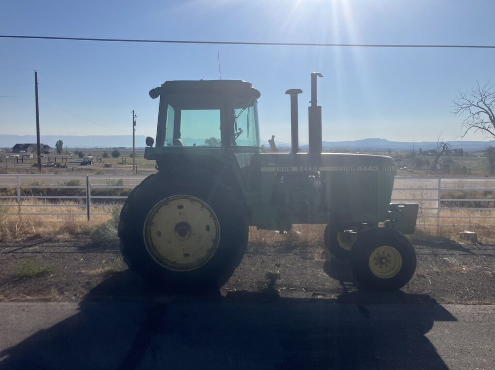 John Deere 4440