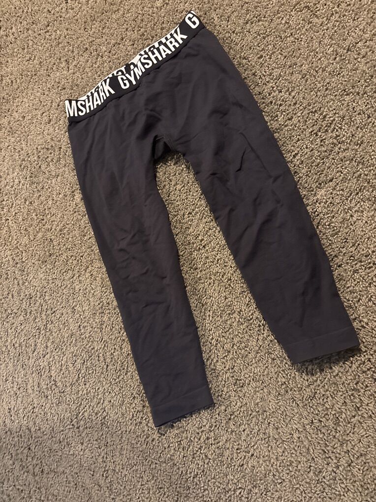 Gymshark Size 2 Xs Black 3/4 Length Leggings