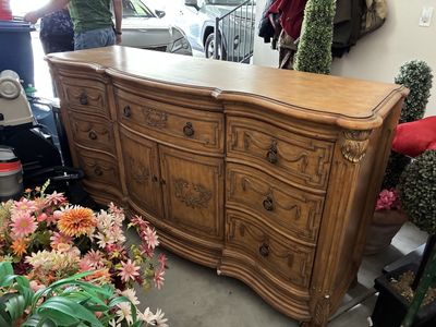 Bedroom Set, Queen Size Bed, Dressers