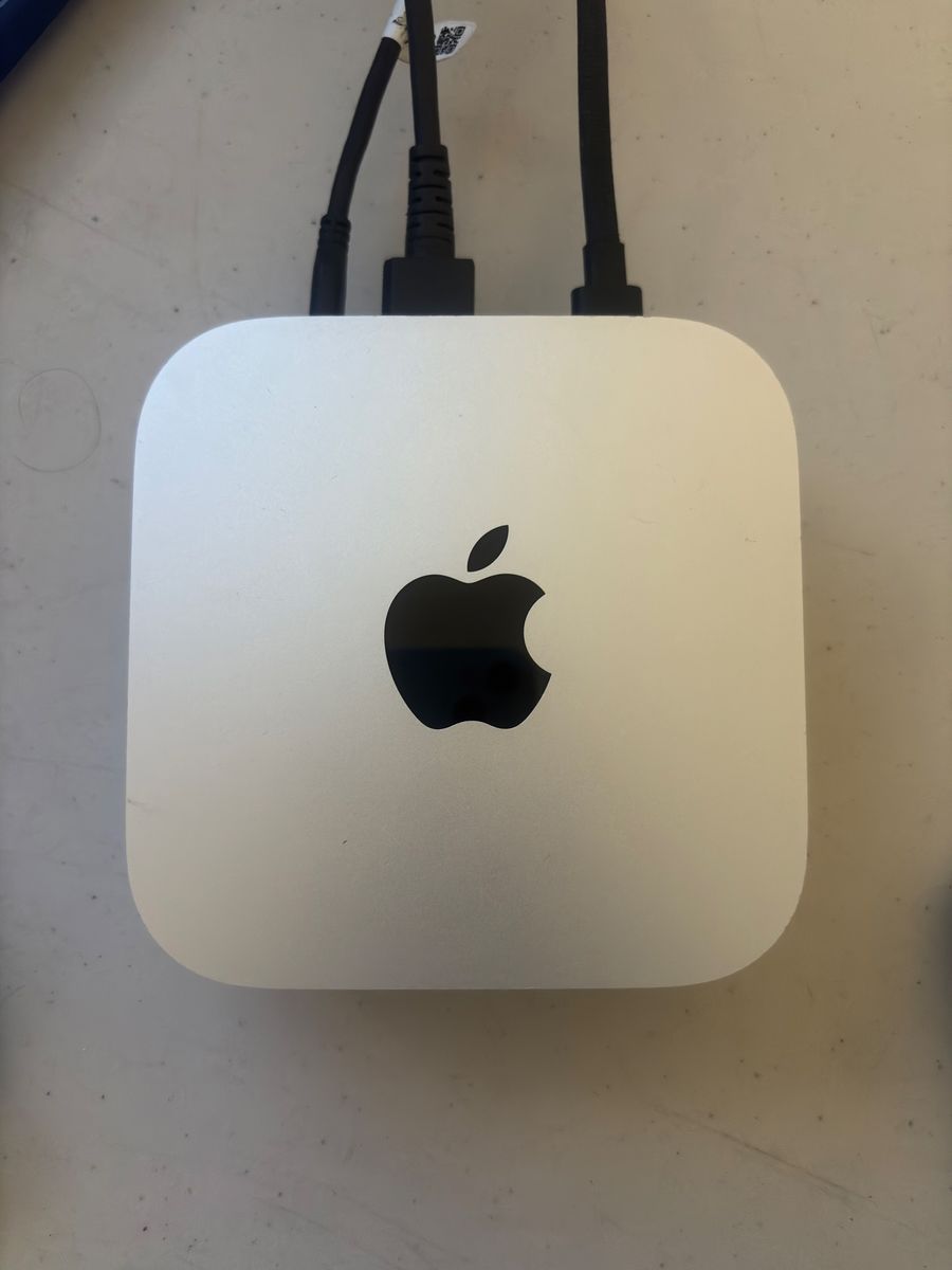 M4 mac mini 256gb 16gb +keybord and mouse