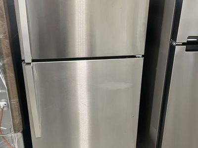 New Whirlpool 30in.18cu.ft Top freezer refrigerator