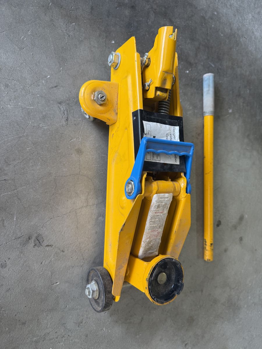 Small Vehicle Jack