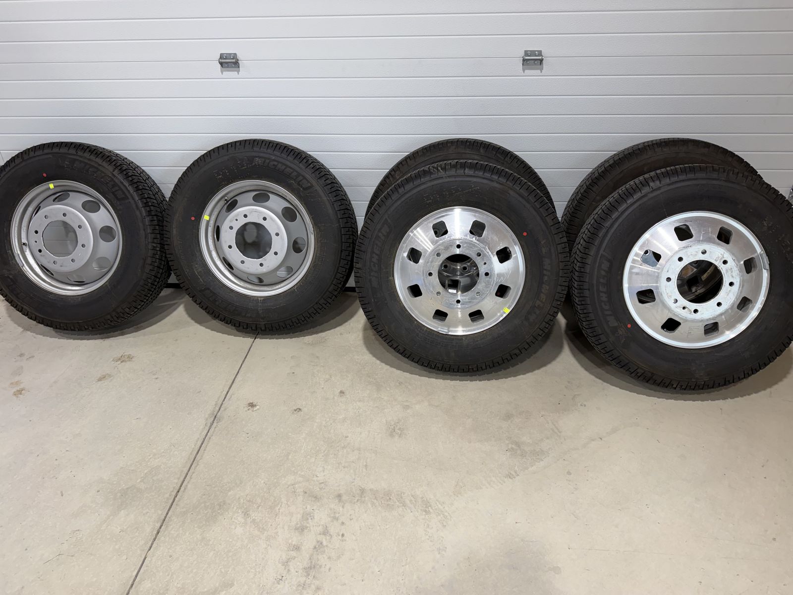 6 Brand New Michelin Primacy XC Tires & OEM Dually Wheels
