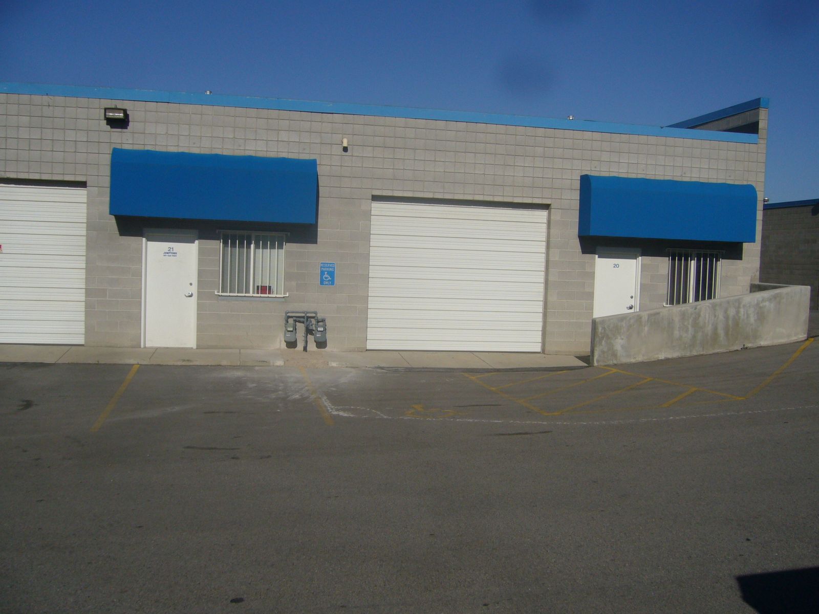 Office Warehouse Space- Sandy- Perfect Location