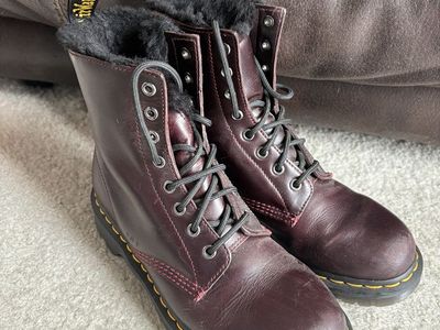 Dr. Martens Size 8 Fur lined Burgundy boots