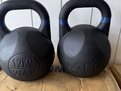 New Pair of 26 Pound Competition Kettlebells 12kg