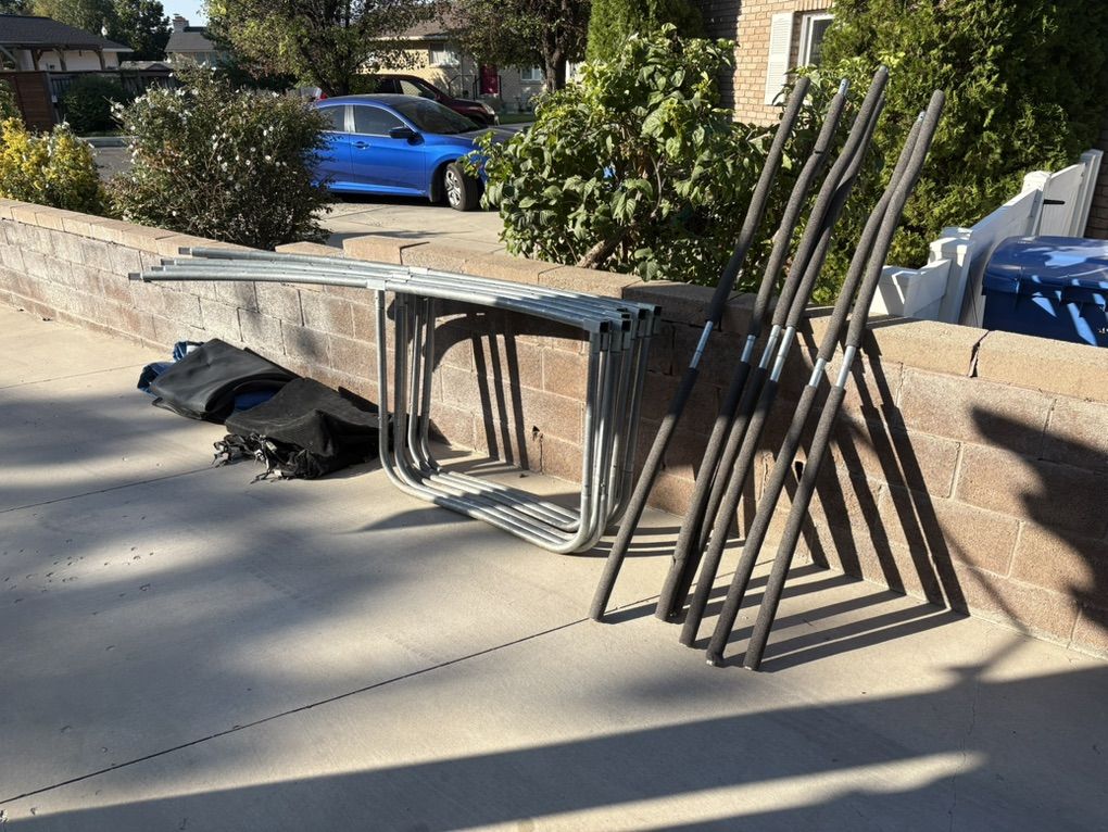 14' Tampoline With Enclosure