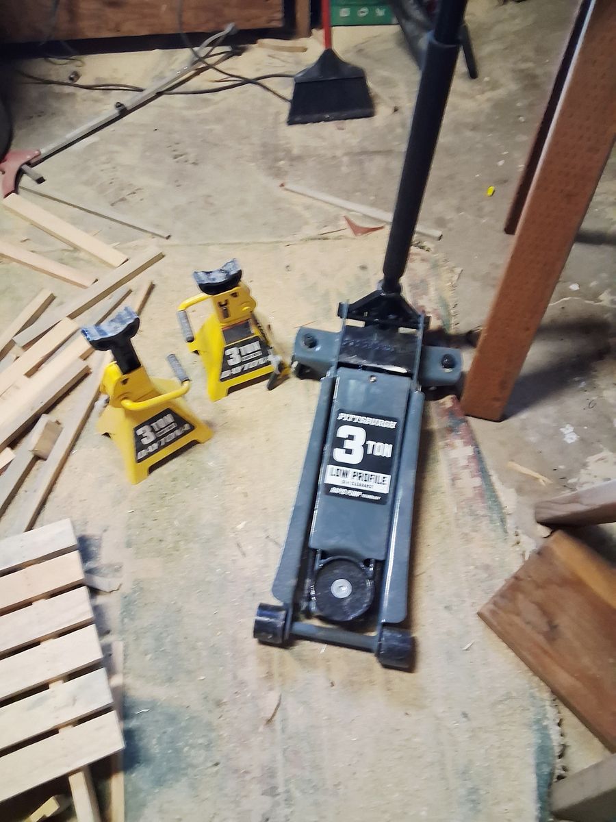Floor jack and jack stands