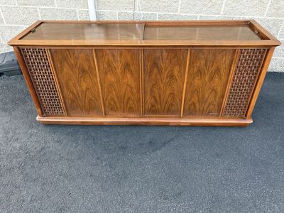 Great looking Mid Century Modern Magnavox stereo console w record player and Bluetooth ready inputs MCM tons or record storage