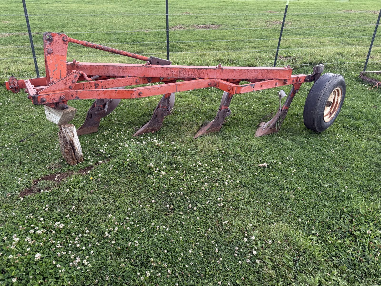 Vintage Tractor Plow Farm Implement 4-Bottom Moldboard Plow