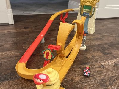 Hot Wheels Mario Kart Jungle Kingdom Raceway Track Set with Mario Kart Vehicle