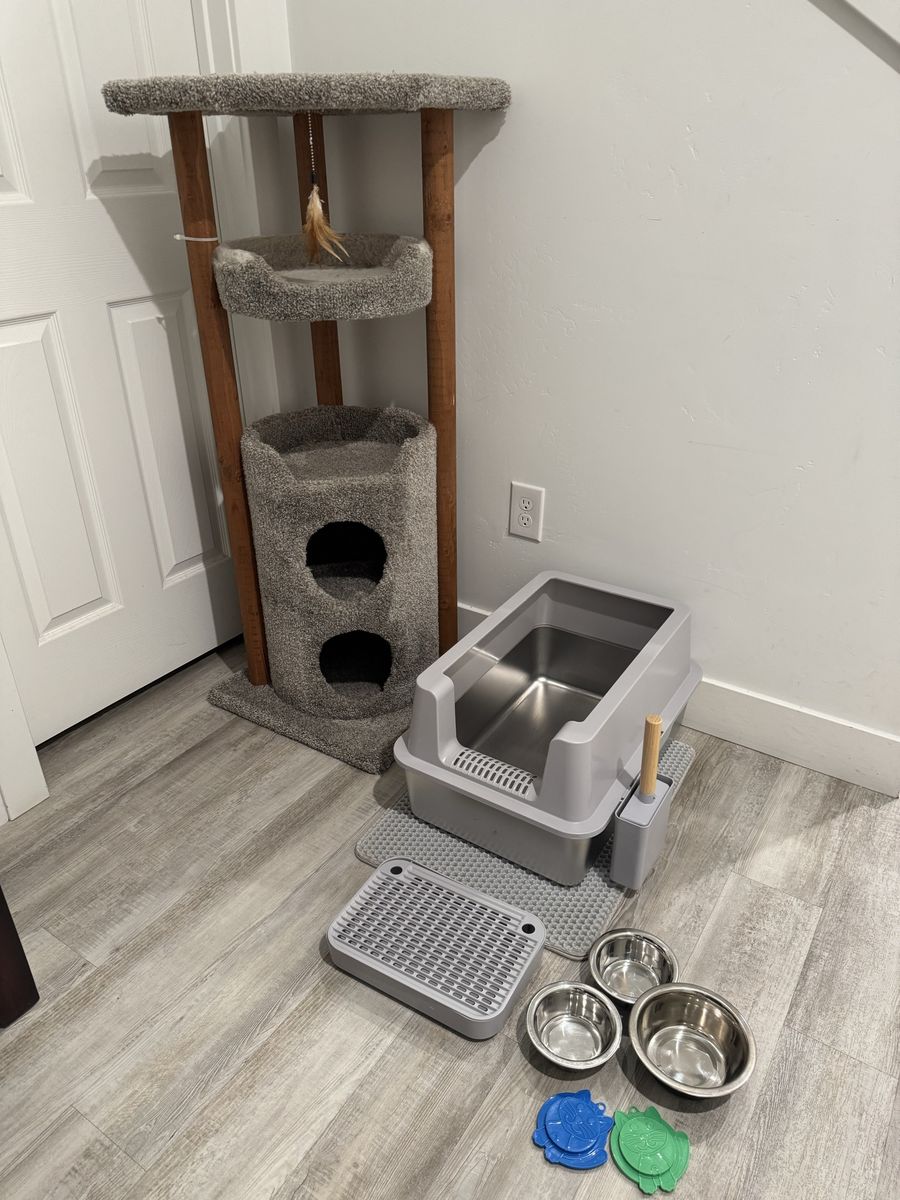 Cat tower 4ft tall, stainless steel litter box, 3 bowls and 2 lids