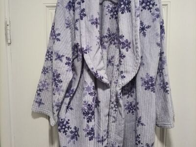 Women's/ girls Robe L/XL