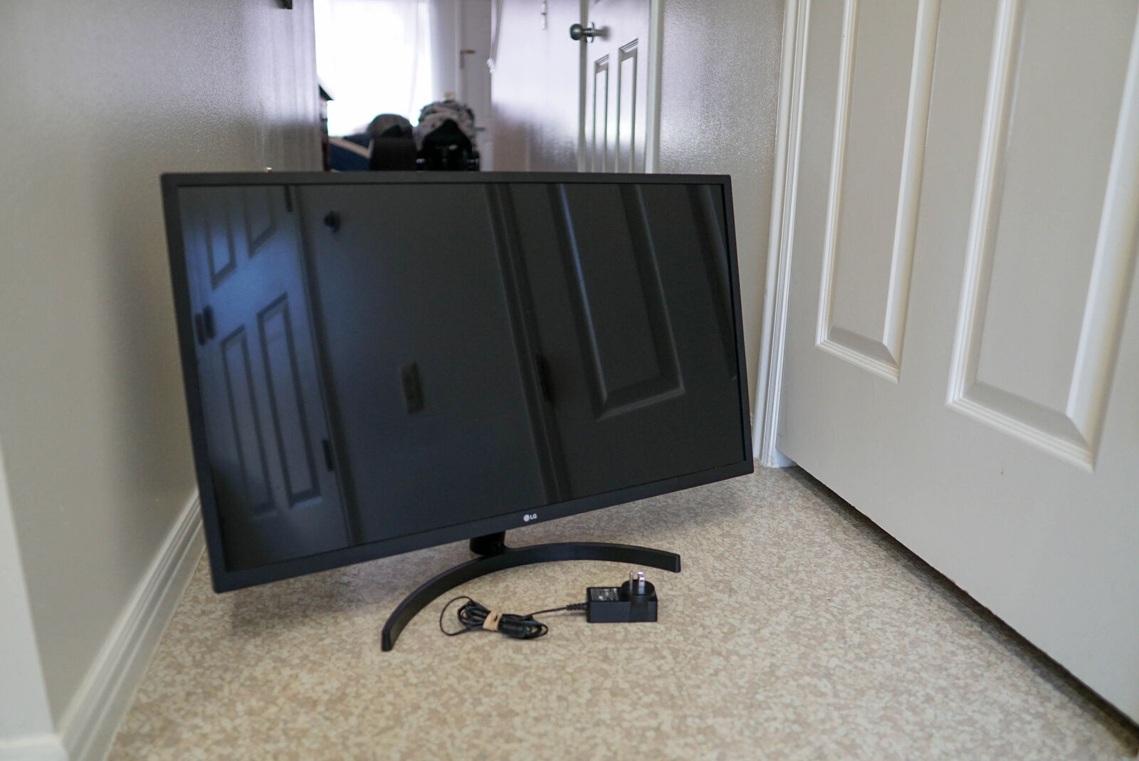 LG 32 Inch FHD IPS Monitor with FreeSync