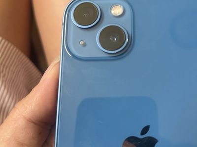 Apple iPhone 13 Unlocked - so nice and still good