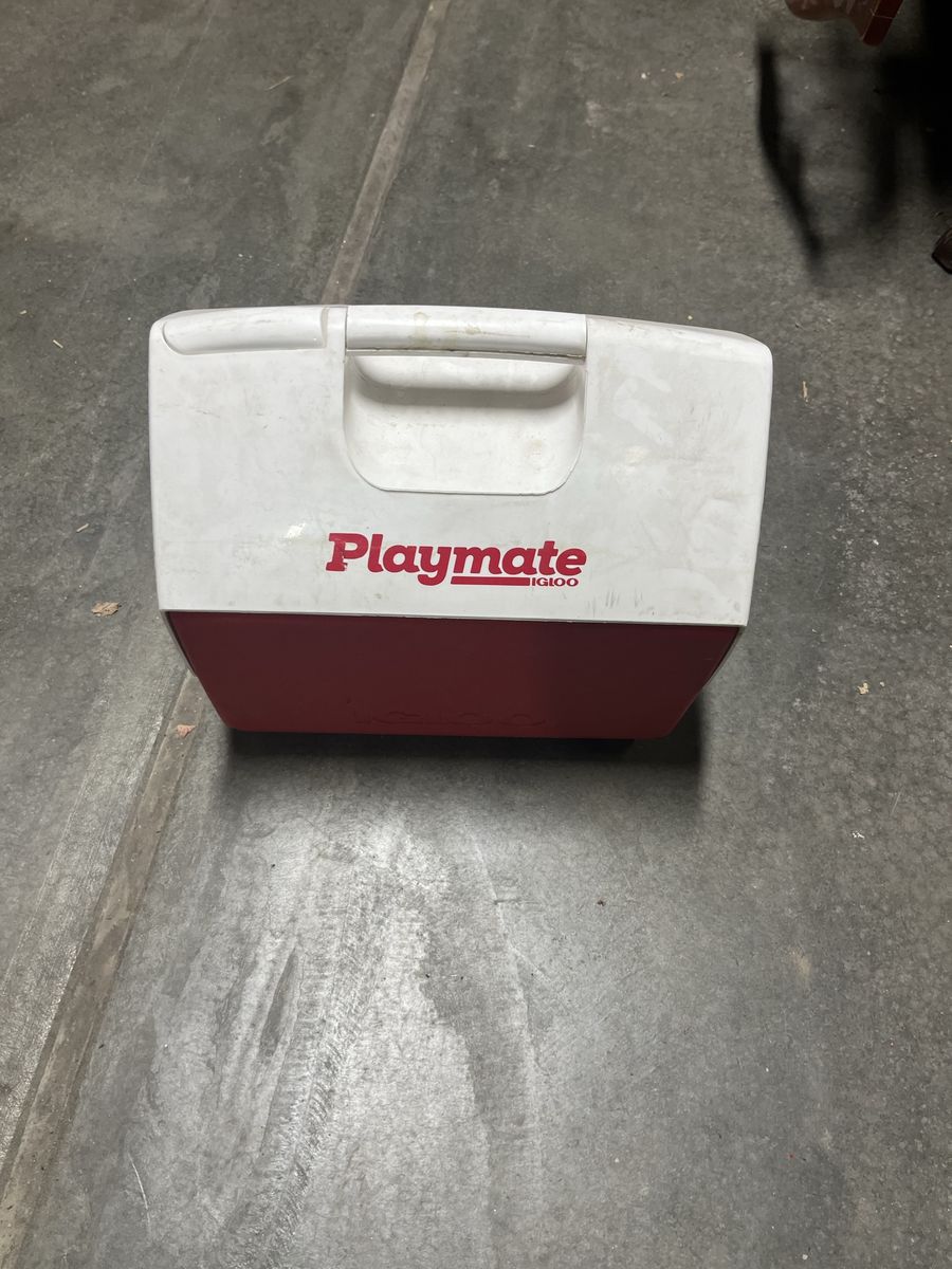 Igloo Playmate Cooler - Classic Red & White Portable Ice Chest