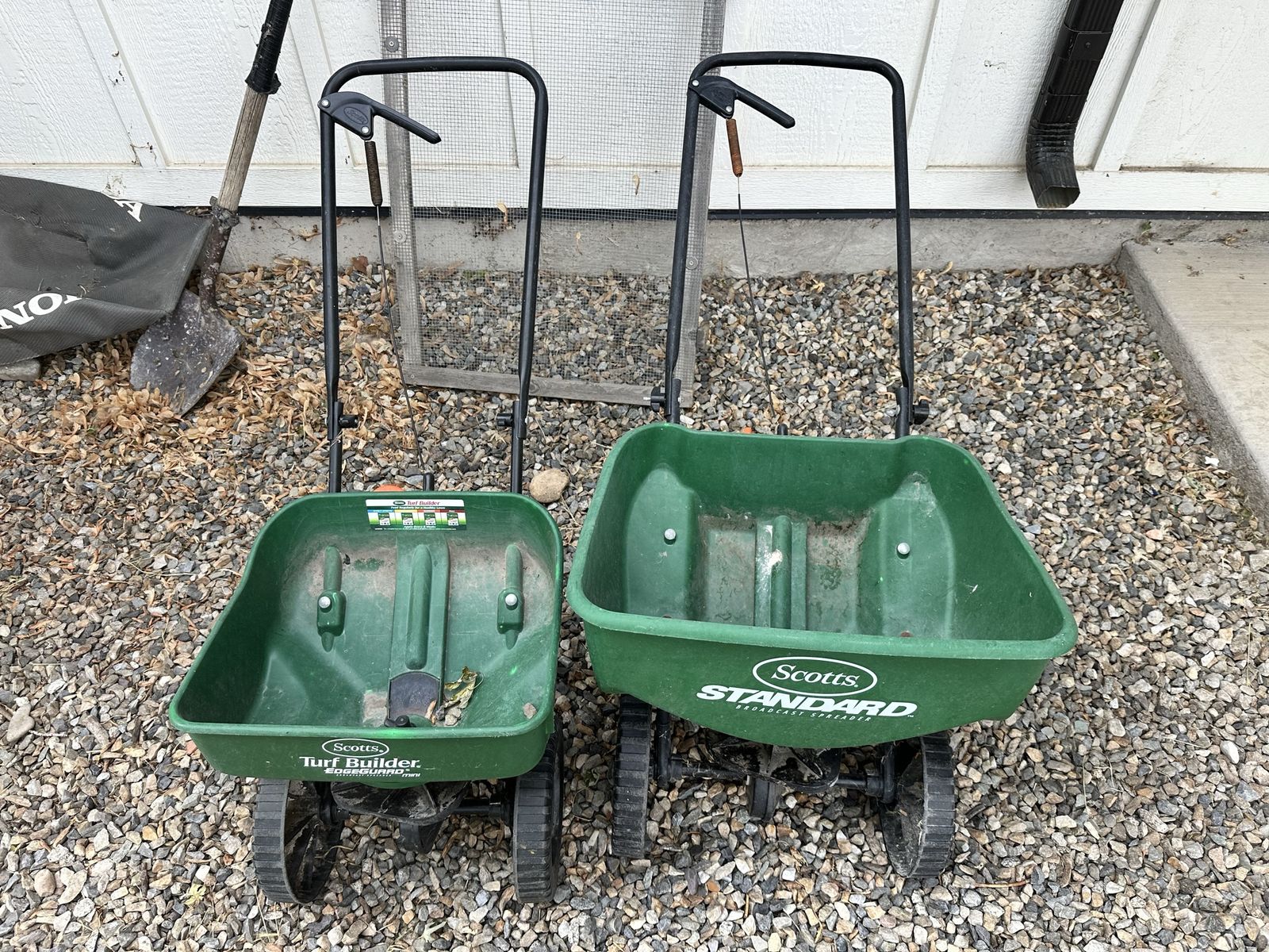 Scott’s turf builder seed spreader