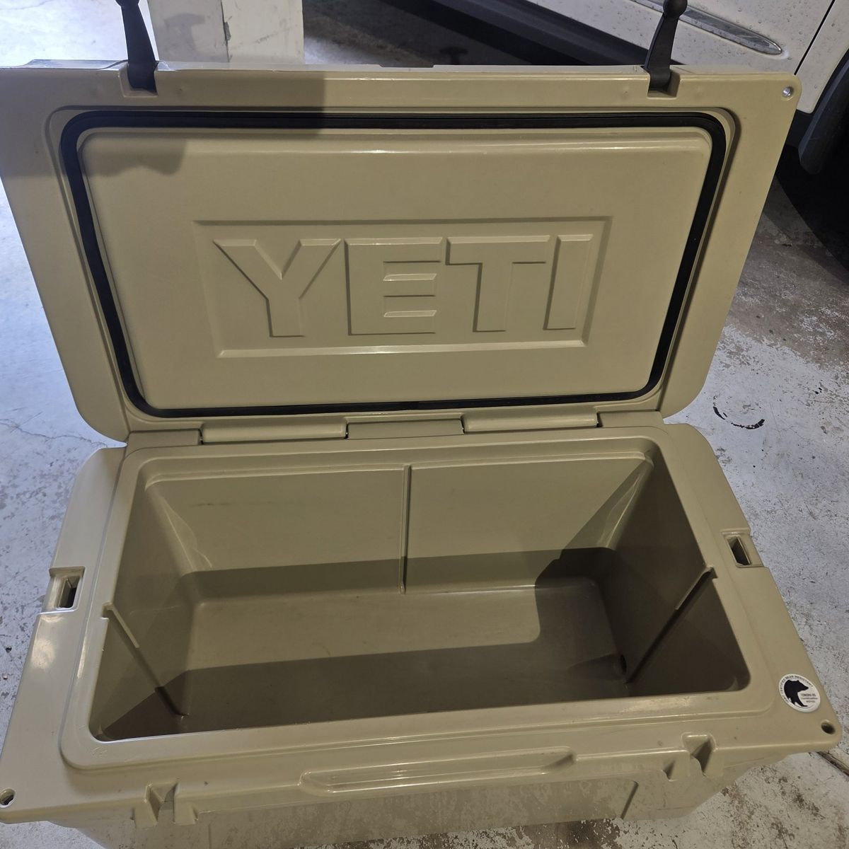 YETI TUNDRA 65 TAN