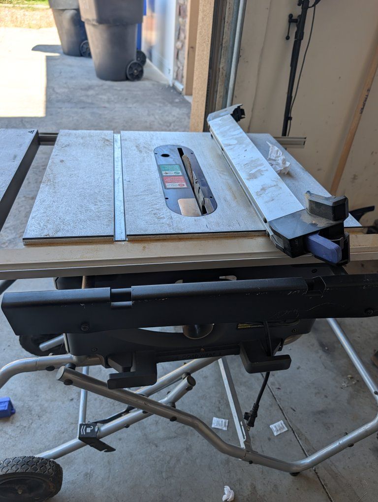 Kobalt 10-in 15-Amp Table Saw with Folding Stand Model KT1015
