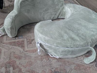 breastfeeding pillow