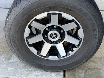 Toyota Off-Road Wheels 17" 265/70R17 Tires