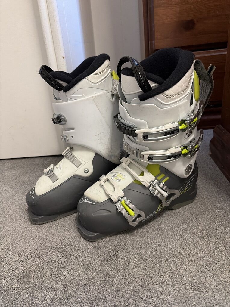 23.5 Ski Boot