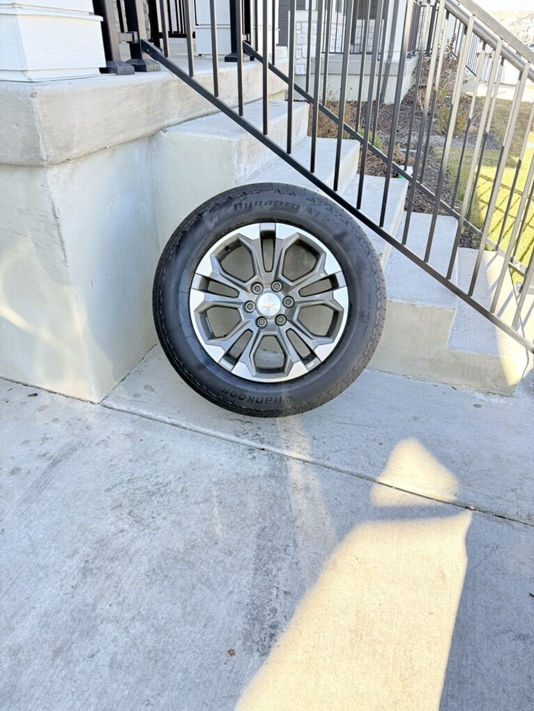 Chevy Silverado Tahoe Rims and Tires 275/60R20