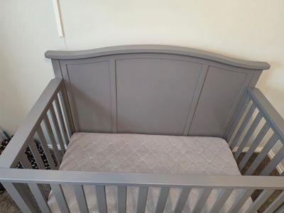 Delta Children Waverly 4-in-1 Convertible Crib - Grey, Excellent Condition