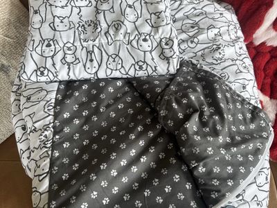 Twin sized Beddy with sham