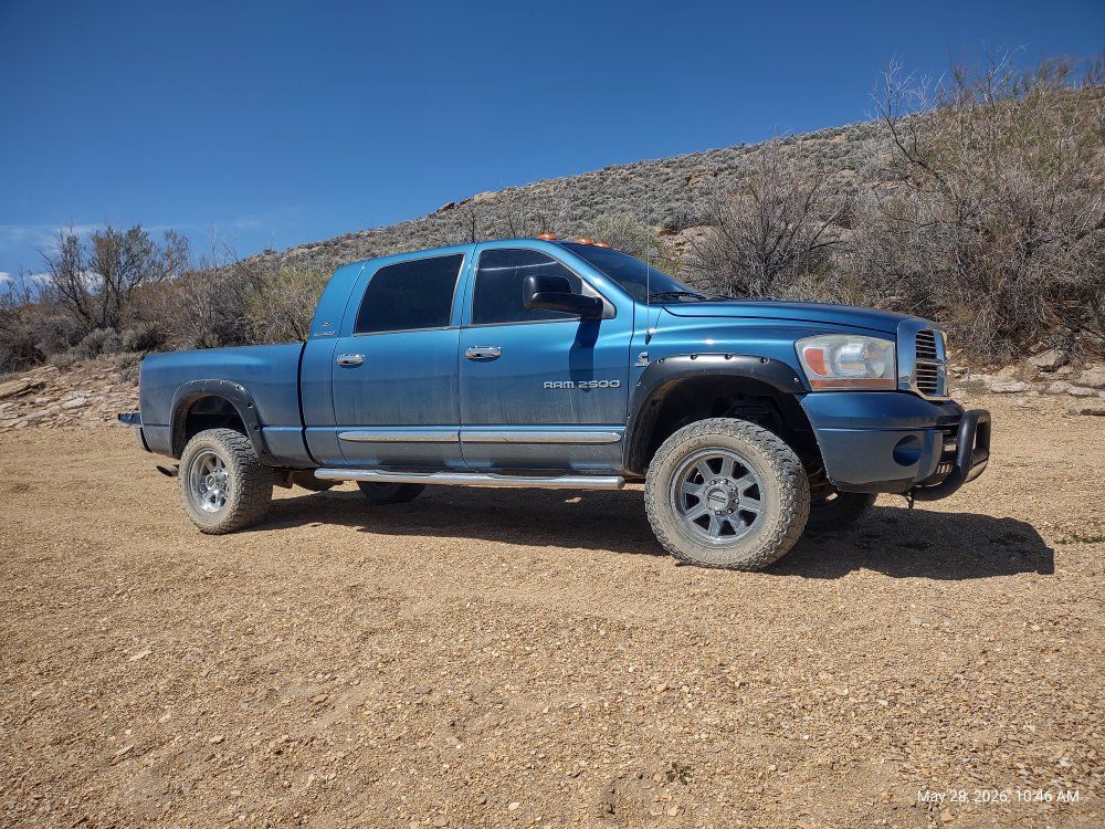 Dodge Ram 2500 Heavy Duty 4X4 Laramie Diesel 5.9