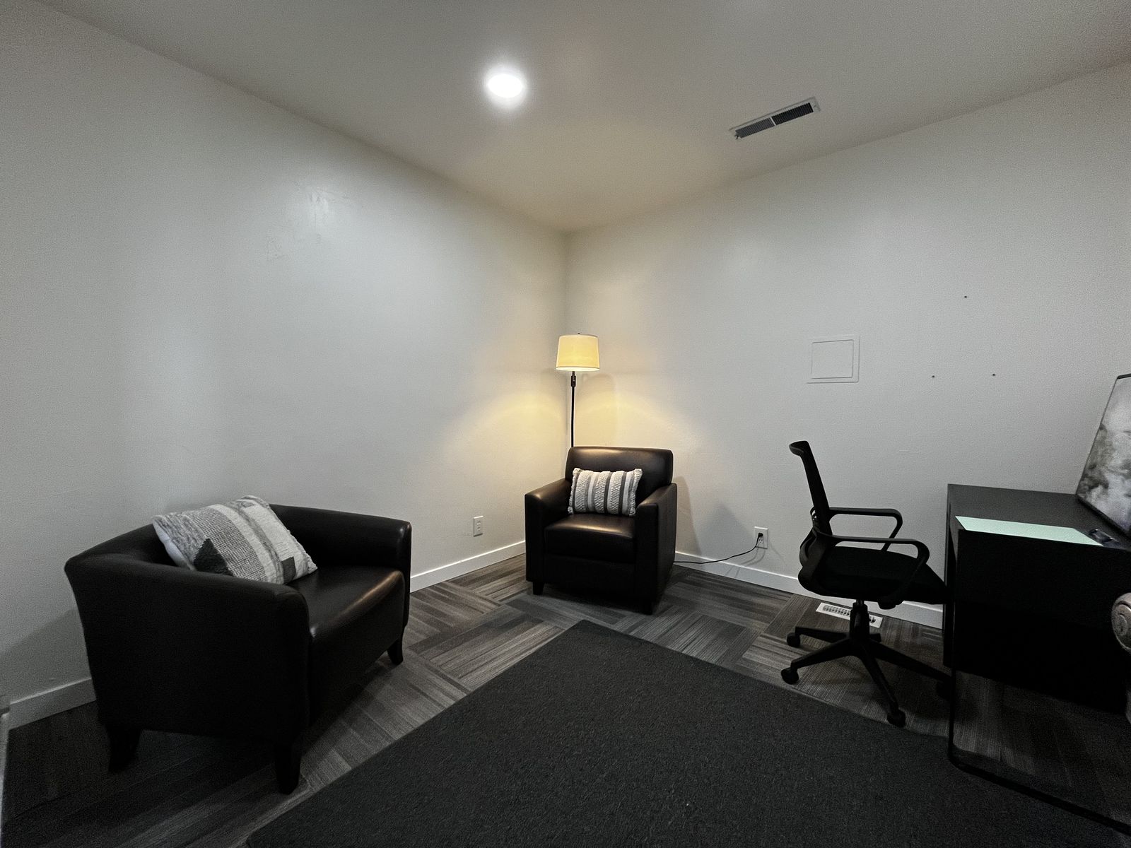Main image 6