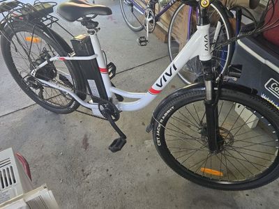 VIVI Step-Thru Electric Bike - White - Includes Battery & Charger
