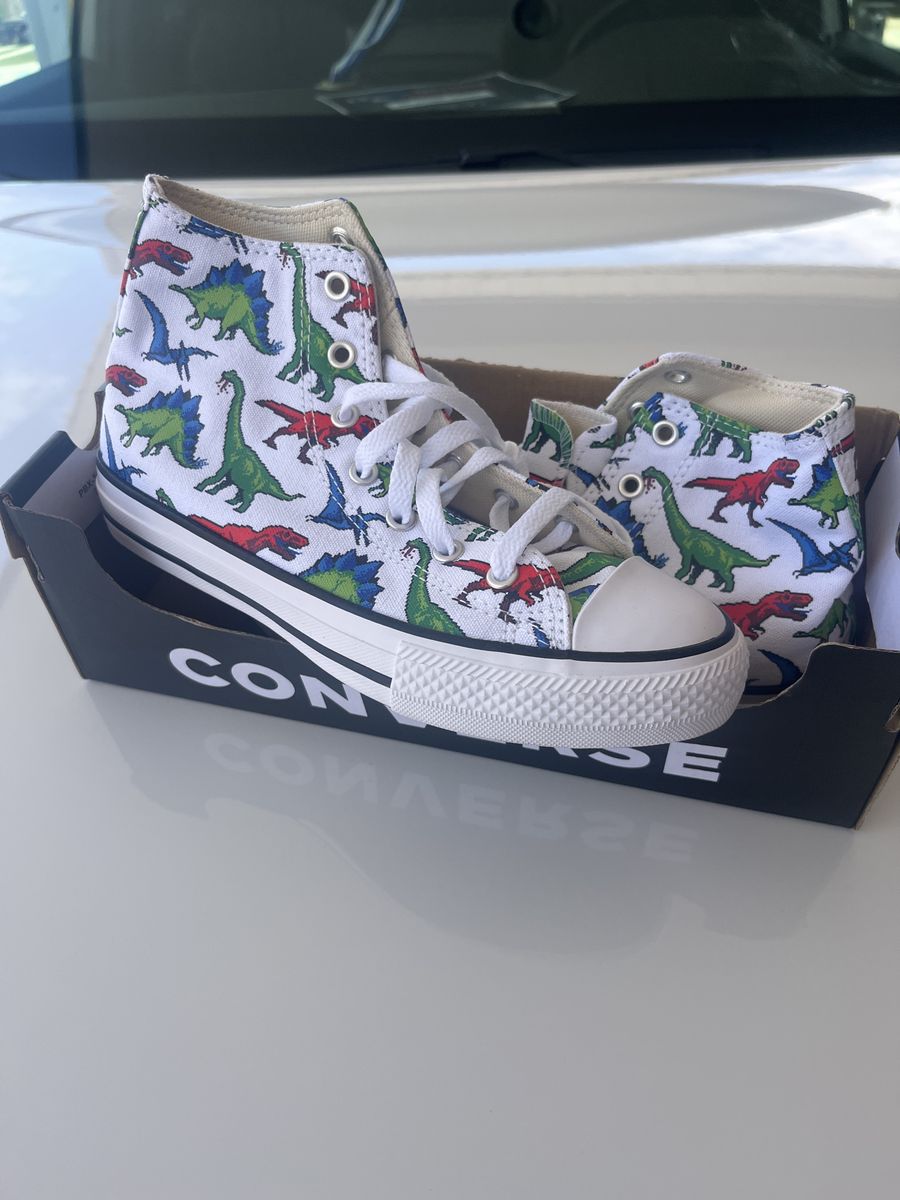 Kid sz 4 converse shoes