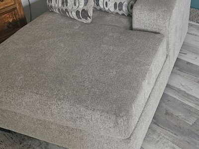 Sofa Lounge New! w 2 pillows