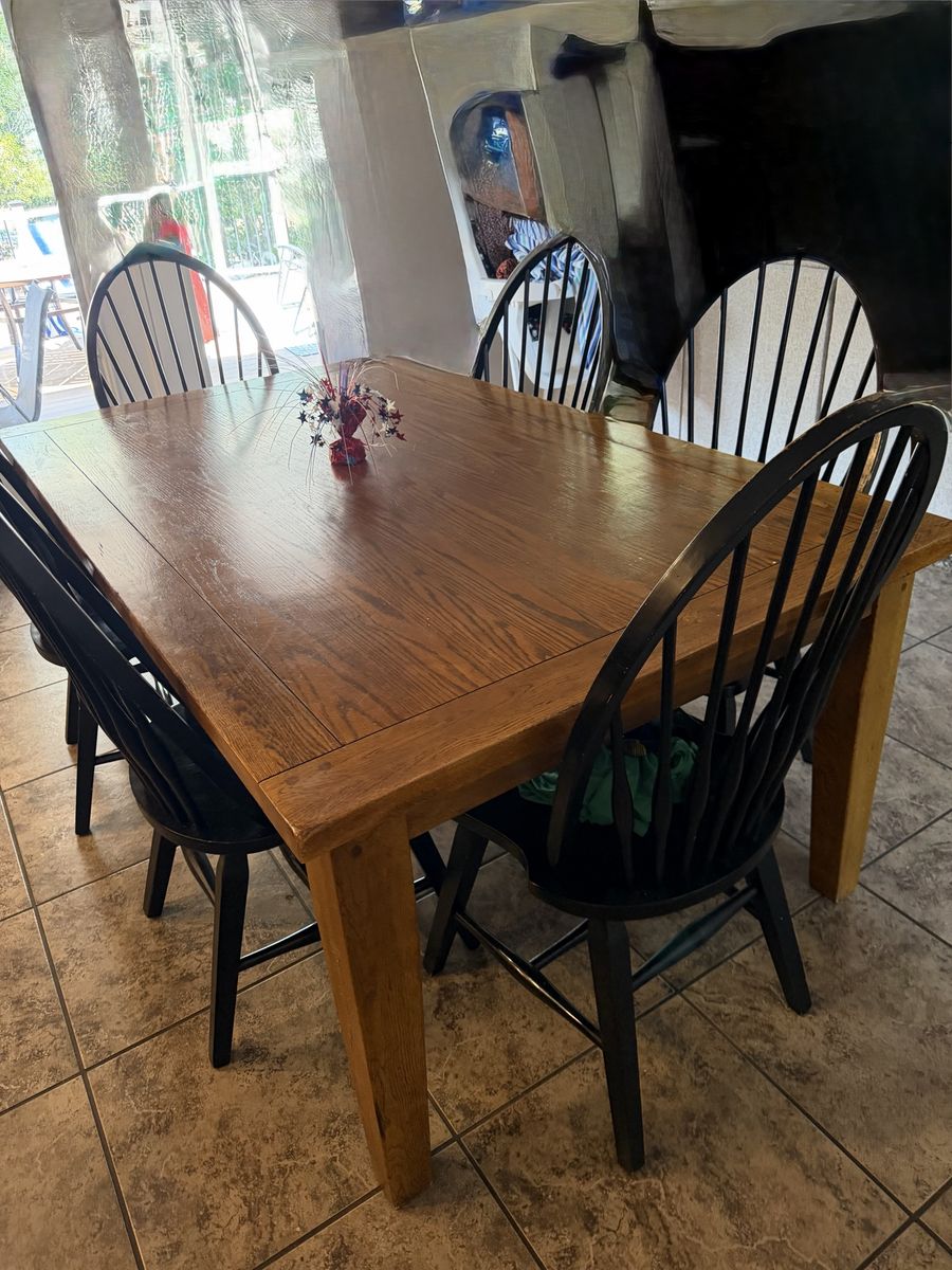 Wooden Dining Table Set with 8  Windsor Chairs