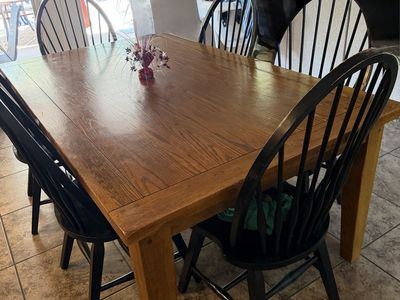 Wooden Dining Table Set with 8 Windsor Chairs