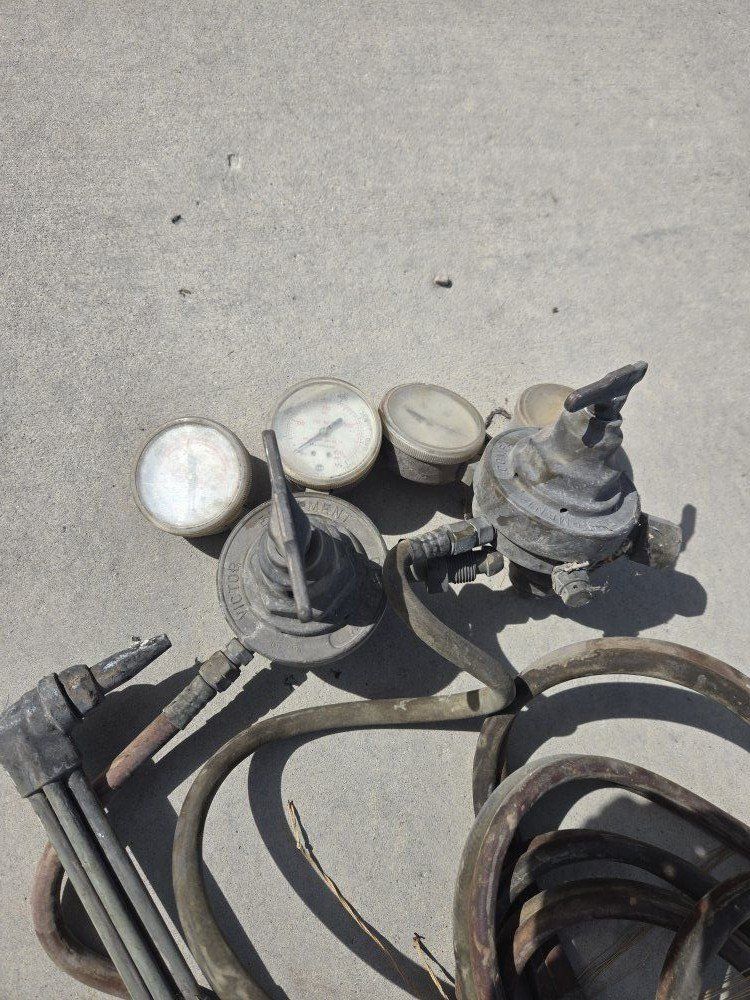 Acetylene cutting torch