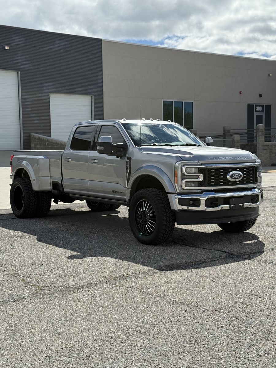 2023 Ford F-450 Super Duty Lariat