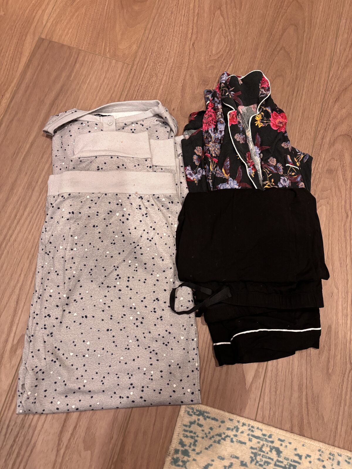 Women’s XXL Long Sleeve Pajamas $5 Each