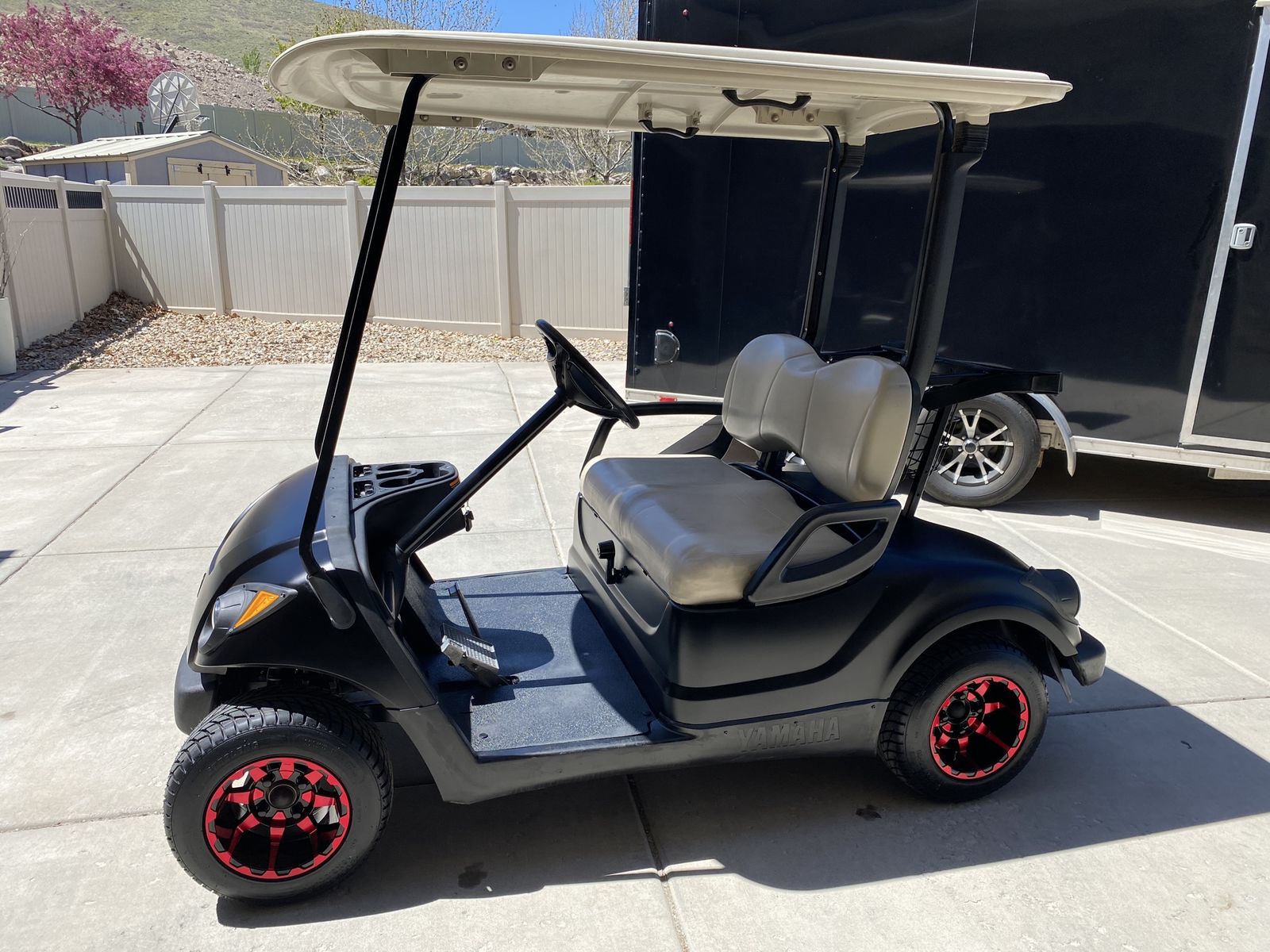 Yamaha Golf Cart - Black with Red Wheels