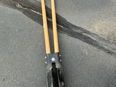 Manual Post Hole Digger with Wooden Handles