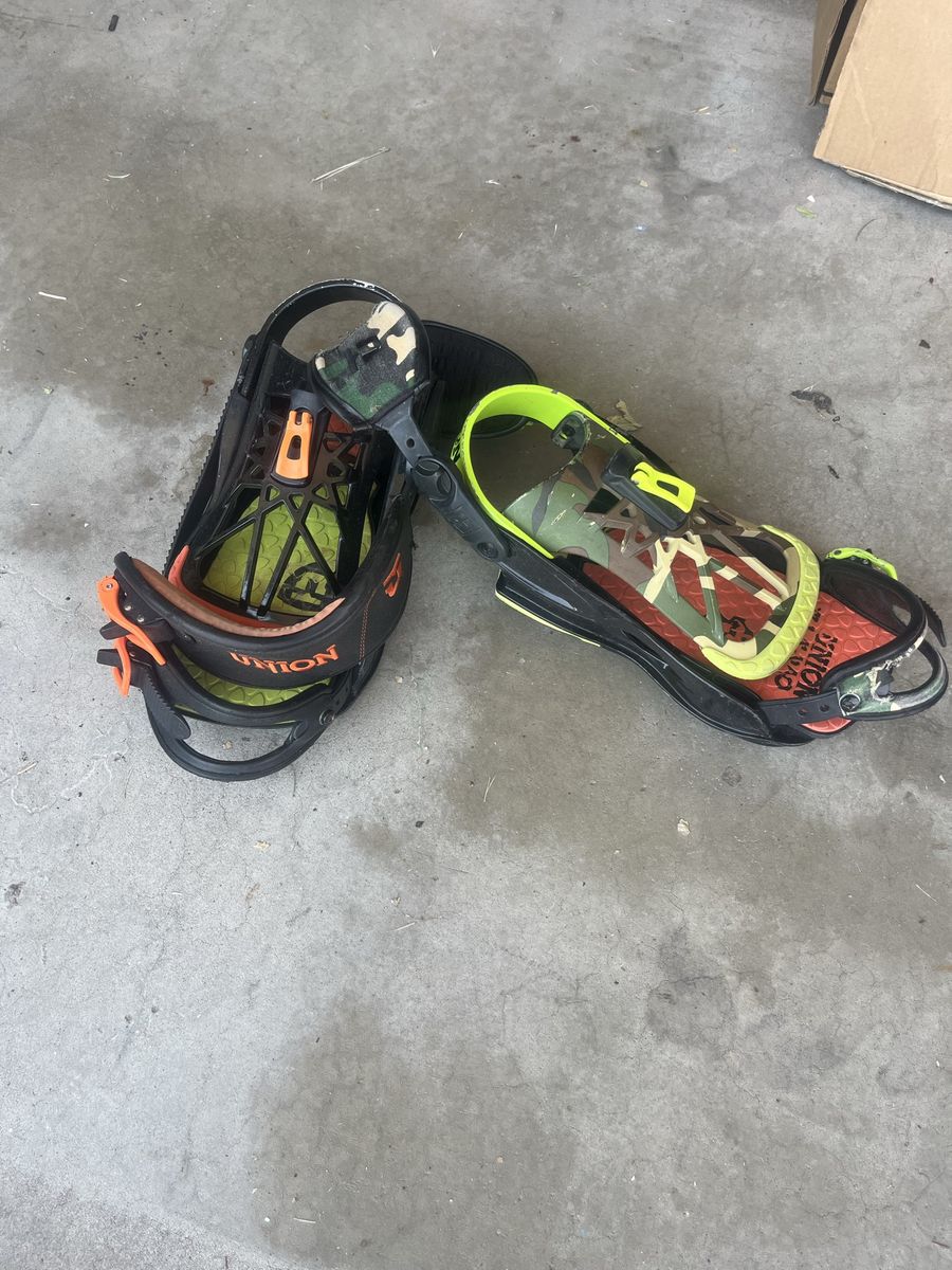 Union Snowboard Bindings Camo and Orange