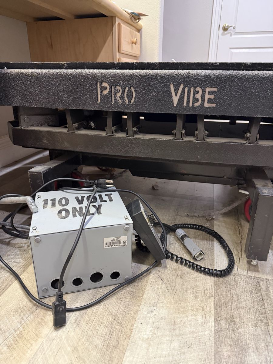Pro Vibe Commercial Vibration Platform Machine with Controller - 110V