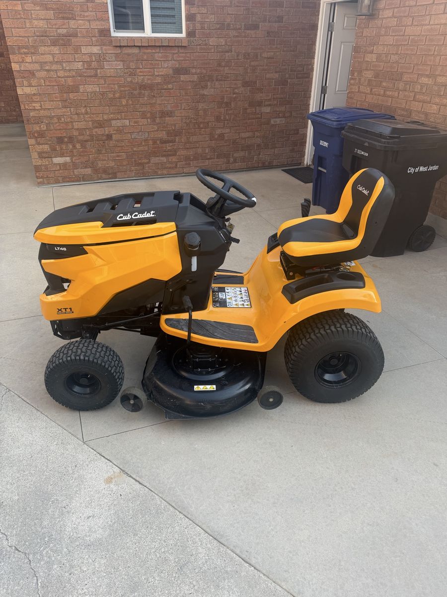 Cub Cadet XT1 LT46 Riding Lawn Mower