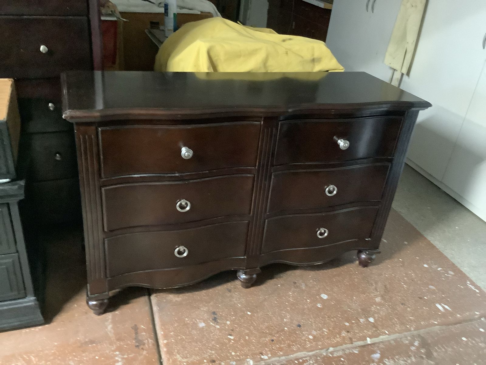 All wood Classic 6 Drawer Dresser